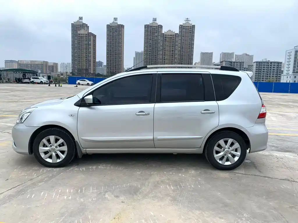 Livina 1.6 XL CVT Luxury