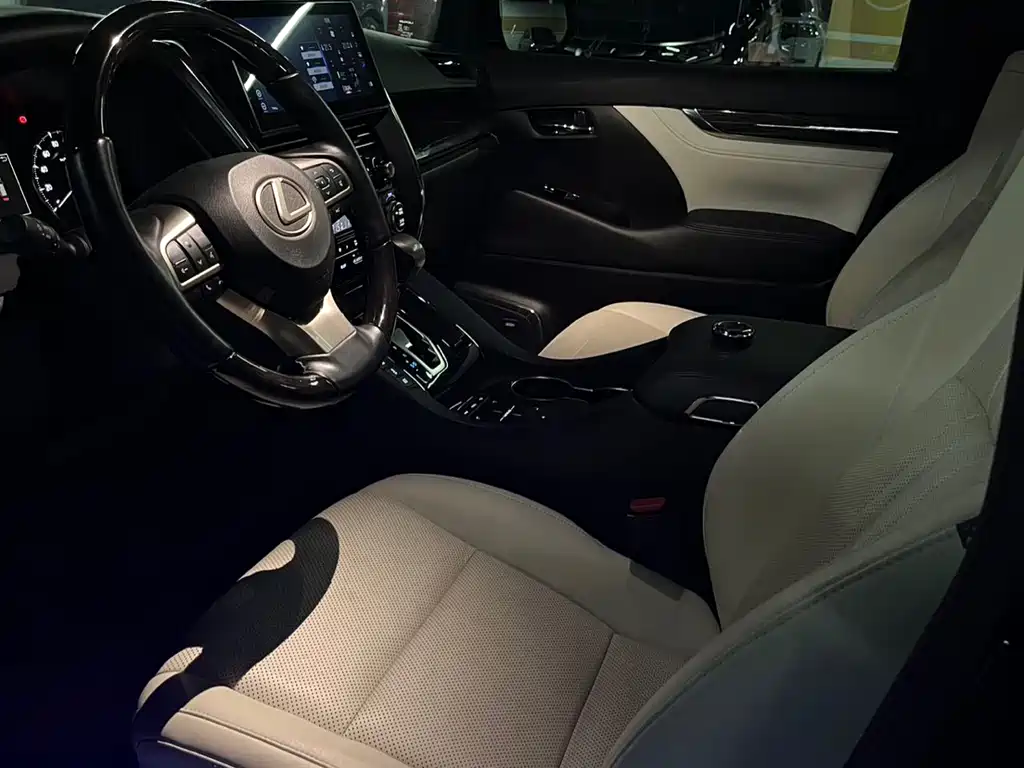 Lexus LM 300 h 7-seat Elegant