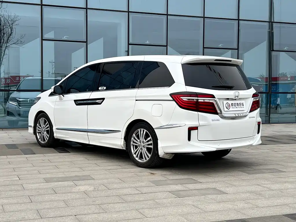 Elysion 2.4 L Luxury