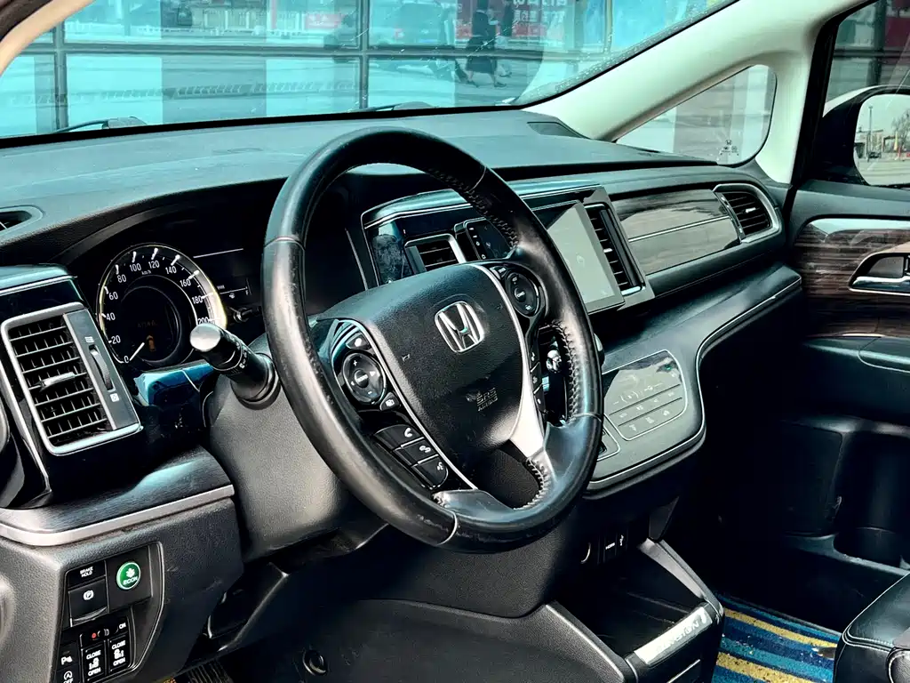 Elysion 2.4 L Luxury