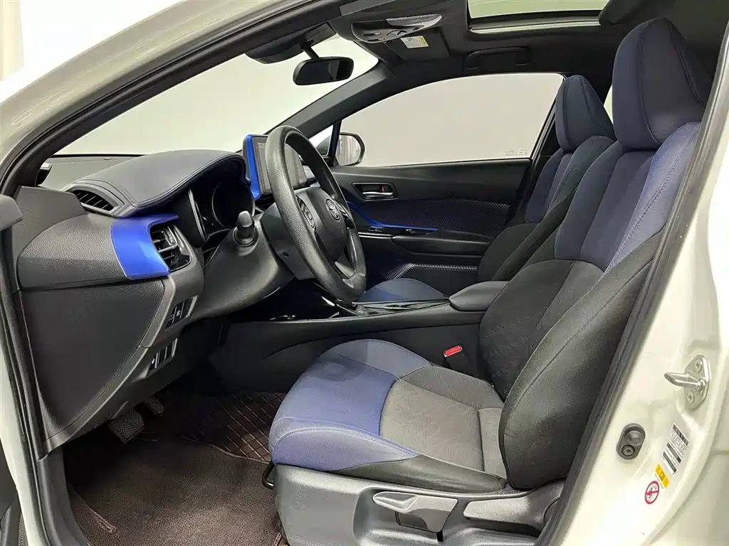 Toyota C-HR 丰田C-HR 2018款 2.0 L 酷跑领先版 国V