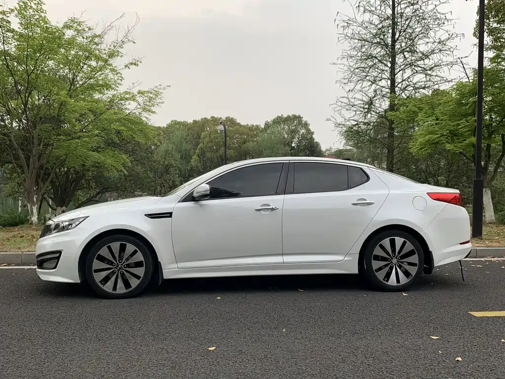 Kia K5 2.0 L Auto Luxury