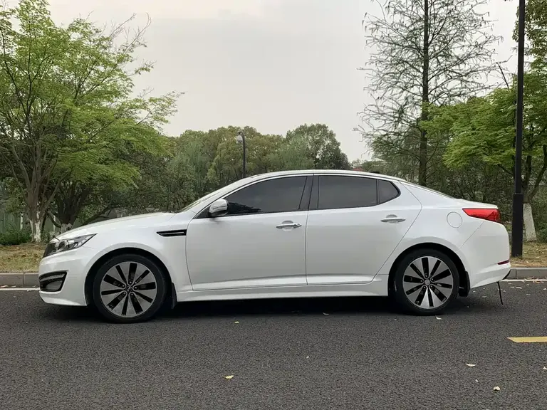 Kia K5 2.0 L Auto Luxury