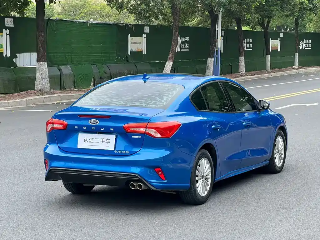 Focus Sedan EcoBoost 180 Auto Sharp Trend