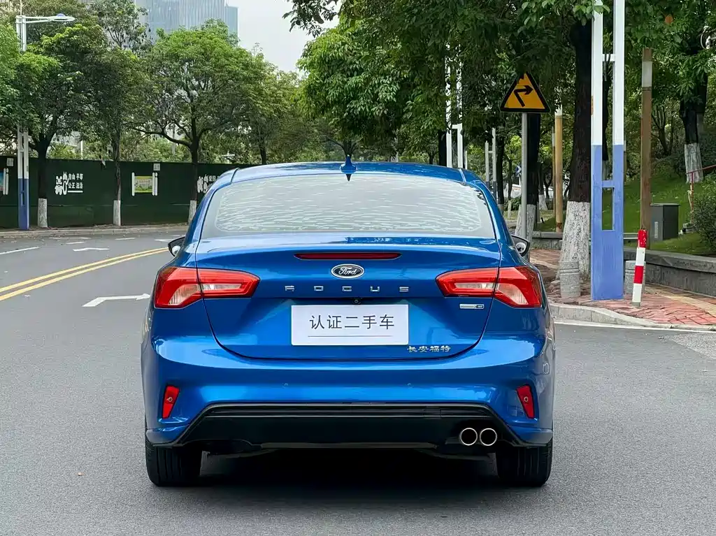 Focus Sedan EcoBoost 180 Auto Sharp Trend