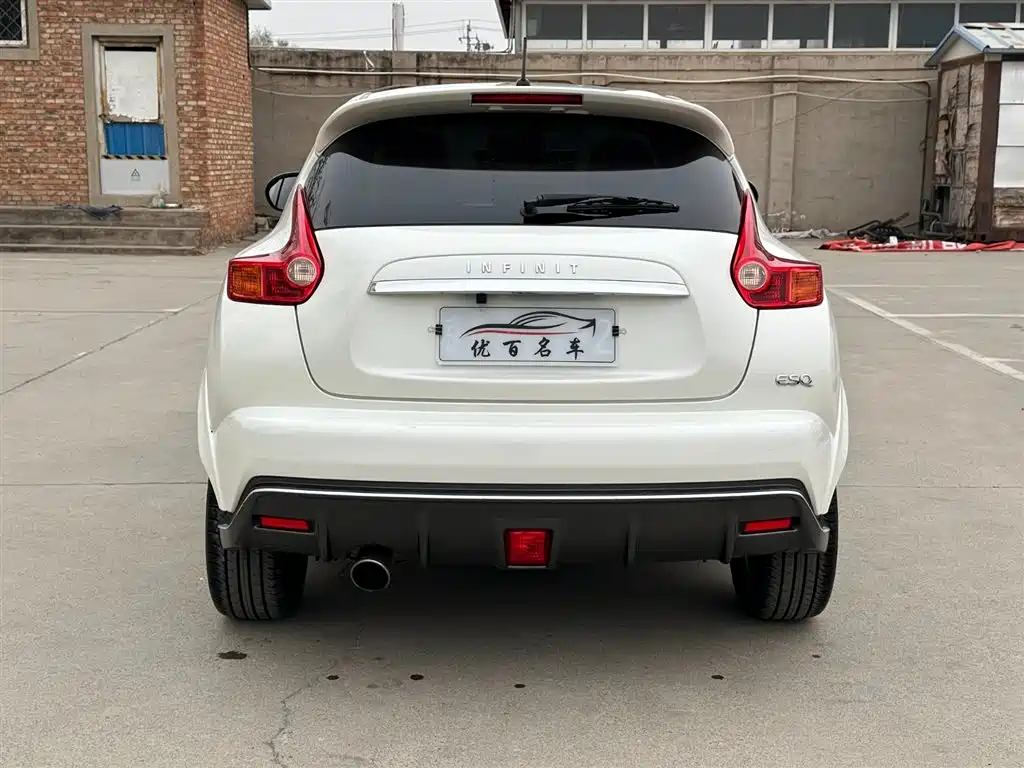 Infiniti ESQ 1.6 L Personality