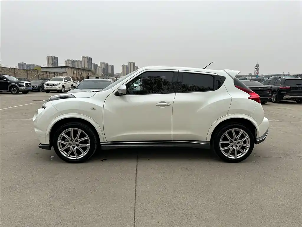 Infiniti ESQ 1.6 L Personality