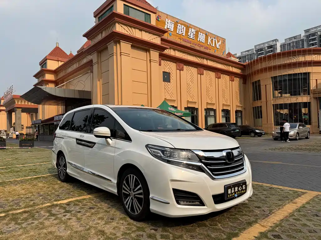Elysion 2.4 L Luxury