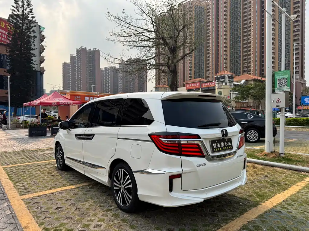 Elysion 2.4 L Luxury
