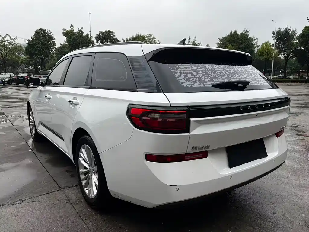 Baojun RC-5 RC-5 W 1.5 T CVT Smart Shine Luxury