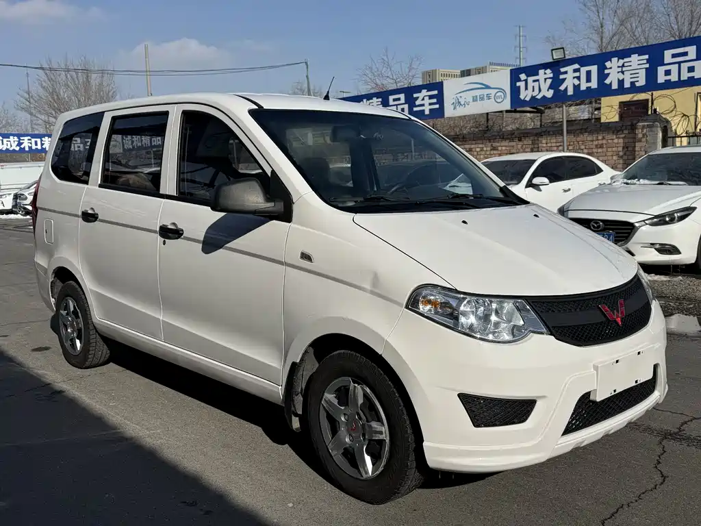 Wuling Hongguang 1.2 L S Basic CN-VI LSI