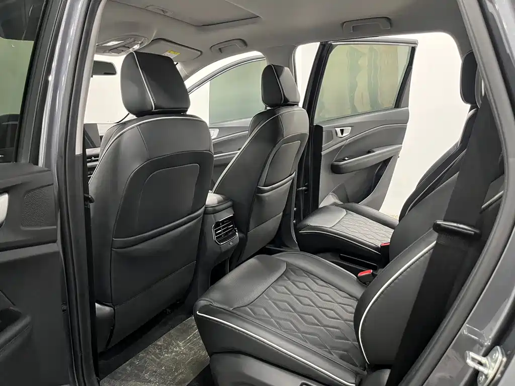 Wuling Jiachen 1.5 T CVT Premium Flagship