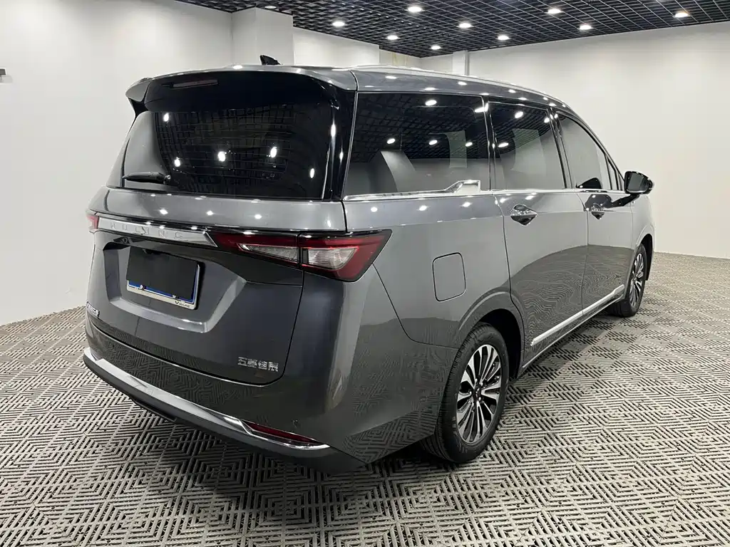 Wuling Jiachen 1.5 T CVT Premium Flagship