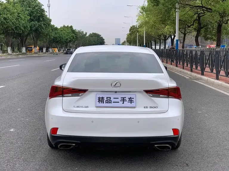 Lexus IS 300 Sharp Style