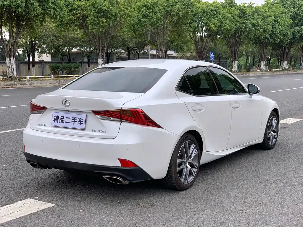 Lexus IS 300 Sharp Style