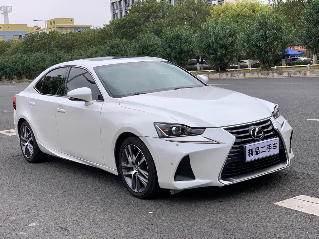 Lexus IS 300 Sharp Style
