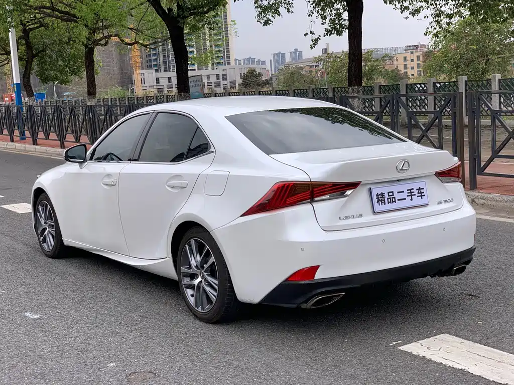 Lexus IS 300 Sharp Style