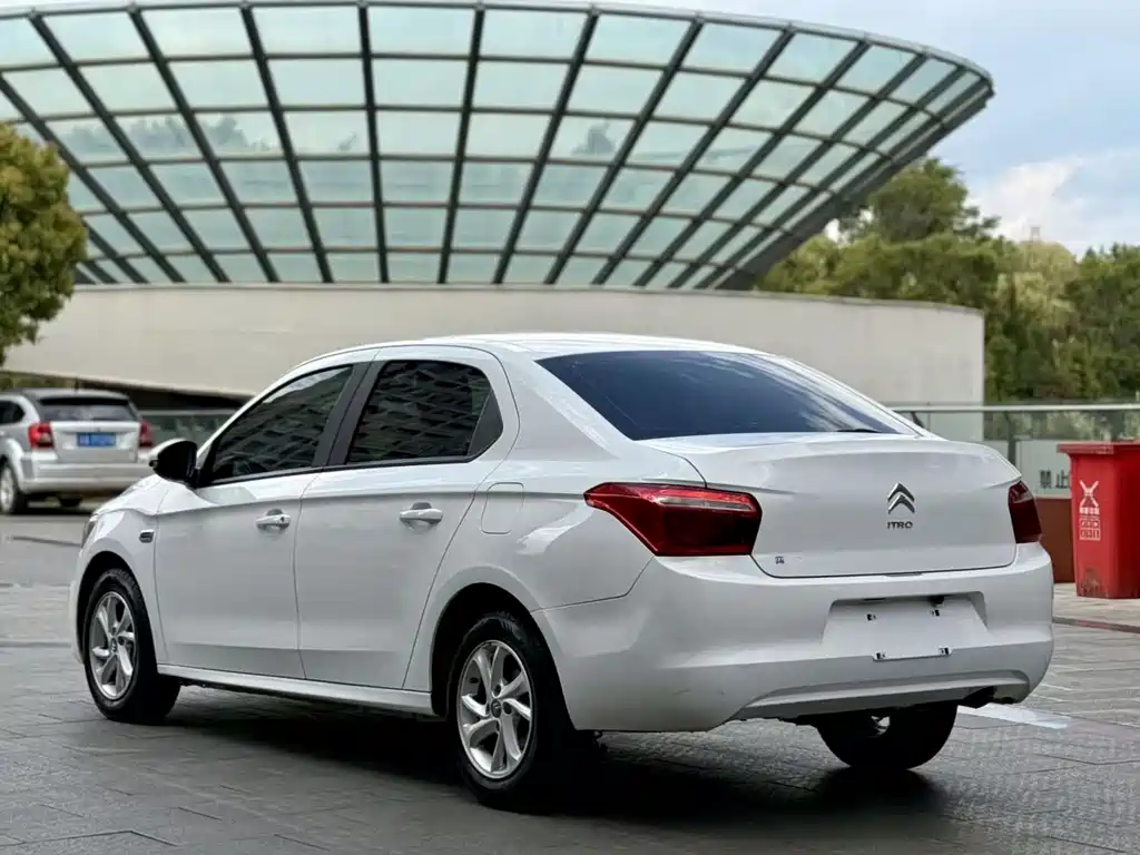 Elysee 1.6 L Manual Fashion