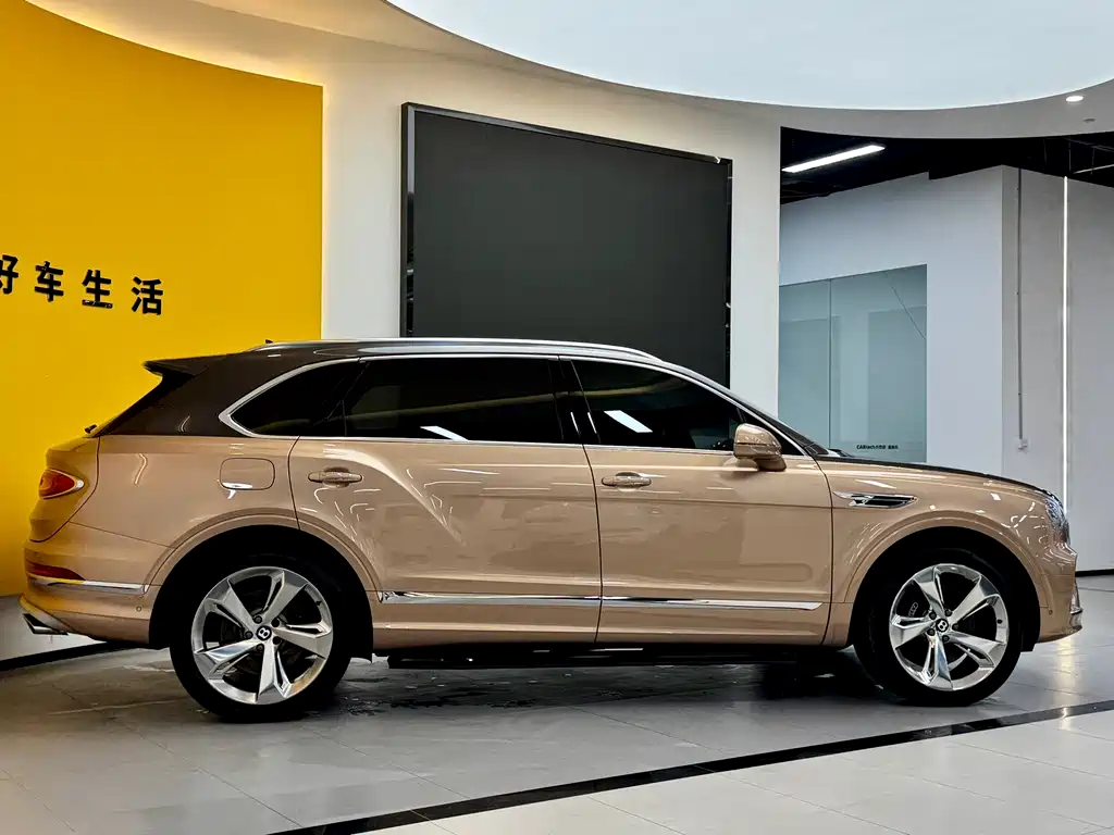 Bentayga 4.0 T V8 LWB Range