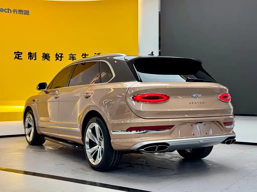 Bentayga 4.0 T V8 LWB Range