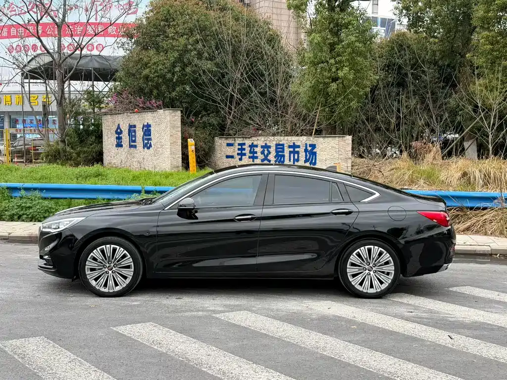 Hongqi H5 Classic Facelift 1.5 T DCT Flagship Charm