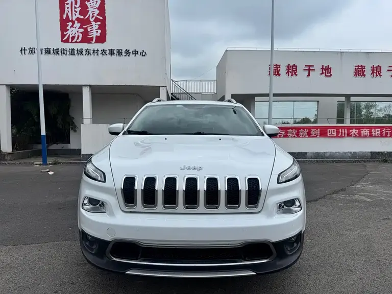 Jeep Cherokee 2.4 L Professional