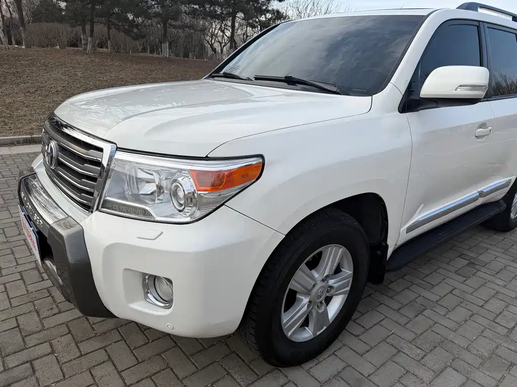 Land Cruiser 4.6 L Auto VX-R