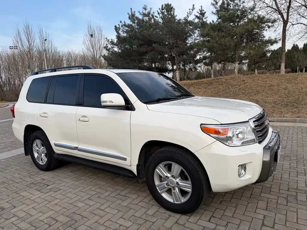 Land Cruiser 4.6 L Auto VX-R