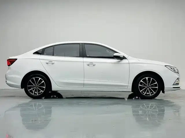Roewe i5 1.5 L Auto 4 G Connected Leading Luxury Flagship