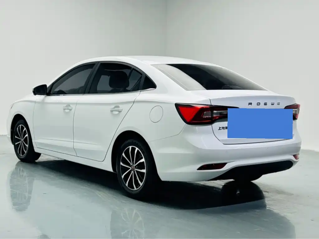 Roewe i5 1.5 L Auto 4 G Connected Leading Luxury Flagship