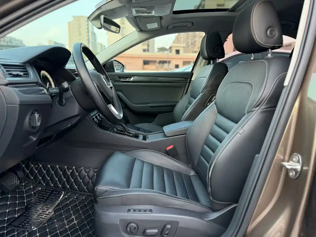 Superb TSI330 DSG Luxury CN-V