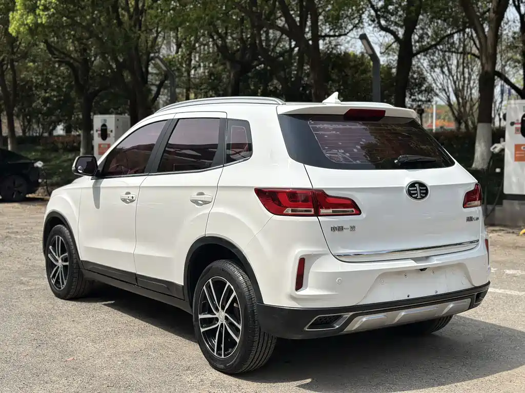 Besturn X40 Internet Celebrity 1.6 L Auto Luxury