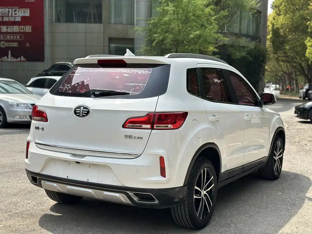 Besturn X40 Internet Celebrity 1.6 L Auto Luxury