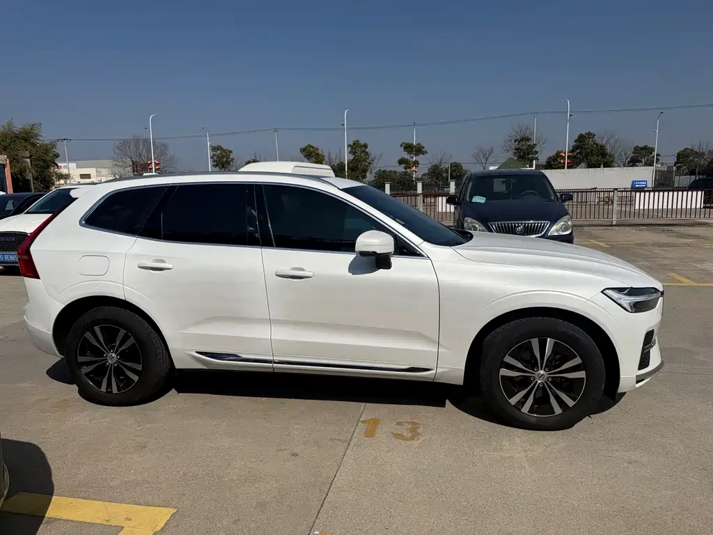 Volvo XC60 B5 4 WD Smart Ease Luxury