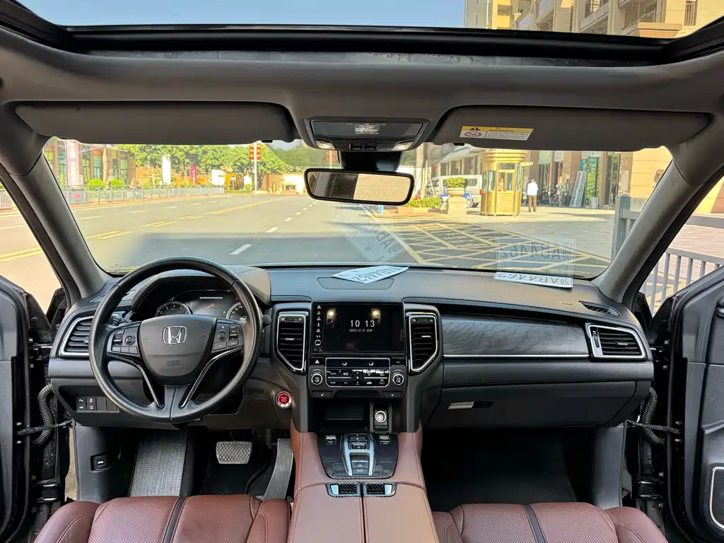 Honda UR-V 370 TURBO 4 WD Premium