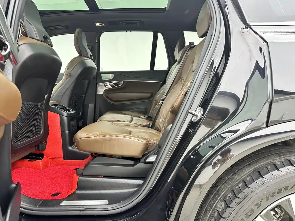 Volvo XC90 PHEV 沃尔沃XC90插电式混动 2022款 改款 E驱混动 T8 智尊豪华版 7座