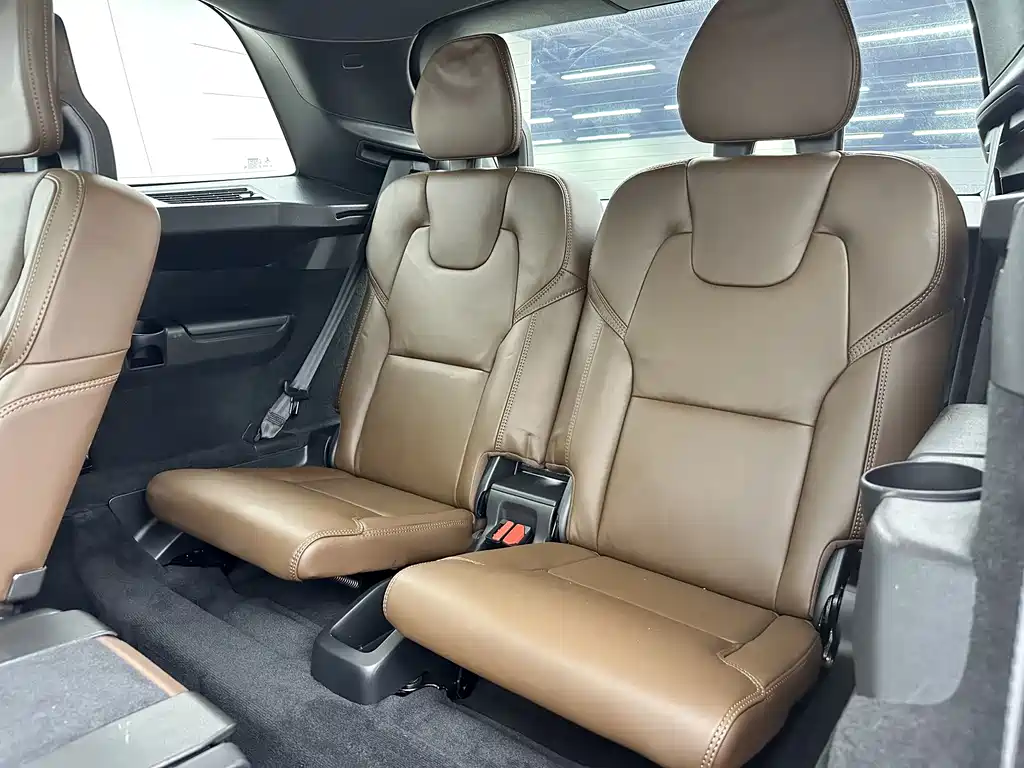 Volvo XC90 PHEV 沃尔沃XC90插电式混动 2022款 改款 E驱混动 T8 智尊豪华版 7座