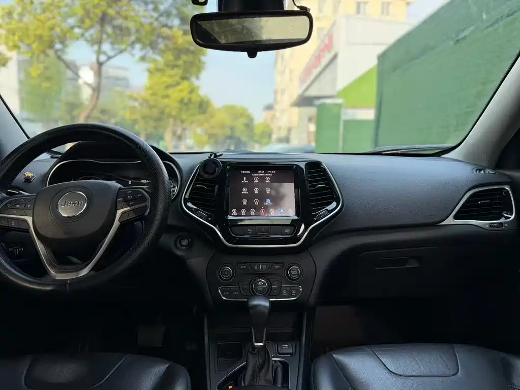 Cherokee 2.0 T 2 WD Smart Enjoyment CN-V