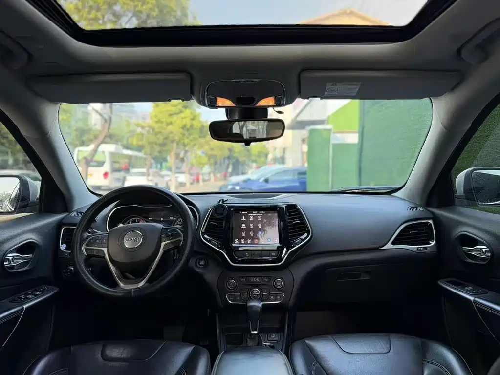 Cherokee 2.0 T 2 WD Smart Enjoyment CN-V