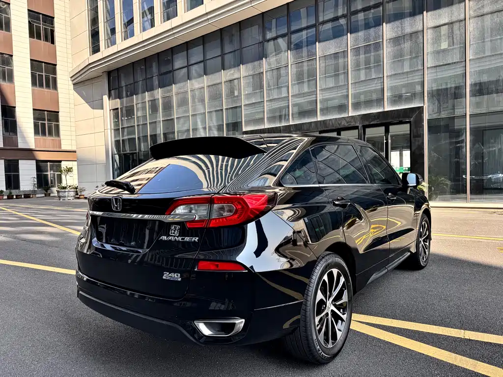 Avancier 240 TURBO 2 WD Premium