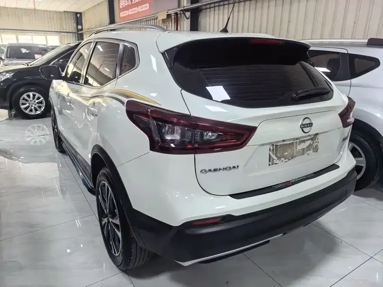 Nissan Qashqai Classic 2.0 L CVT XV+ Leading