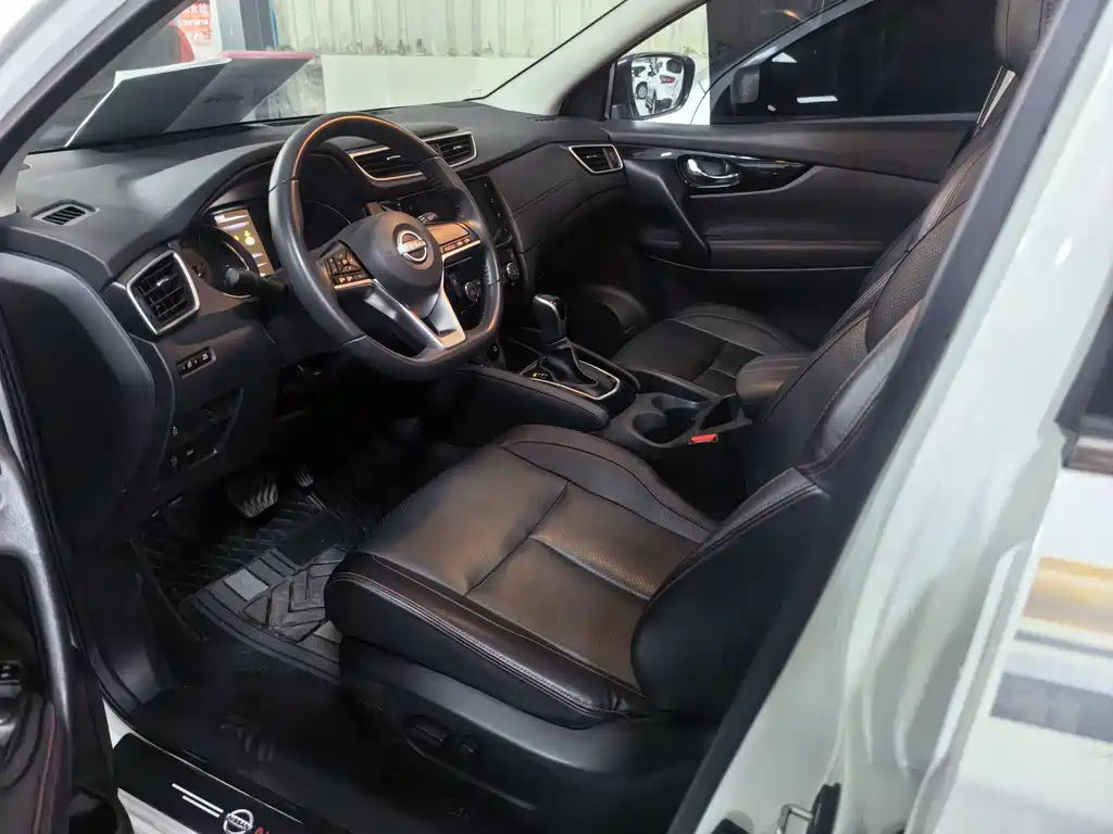 Qashqai Classic 2.0 L CVT XV+ Leading