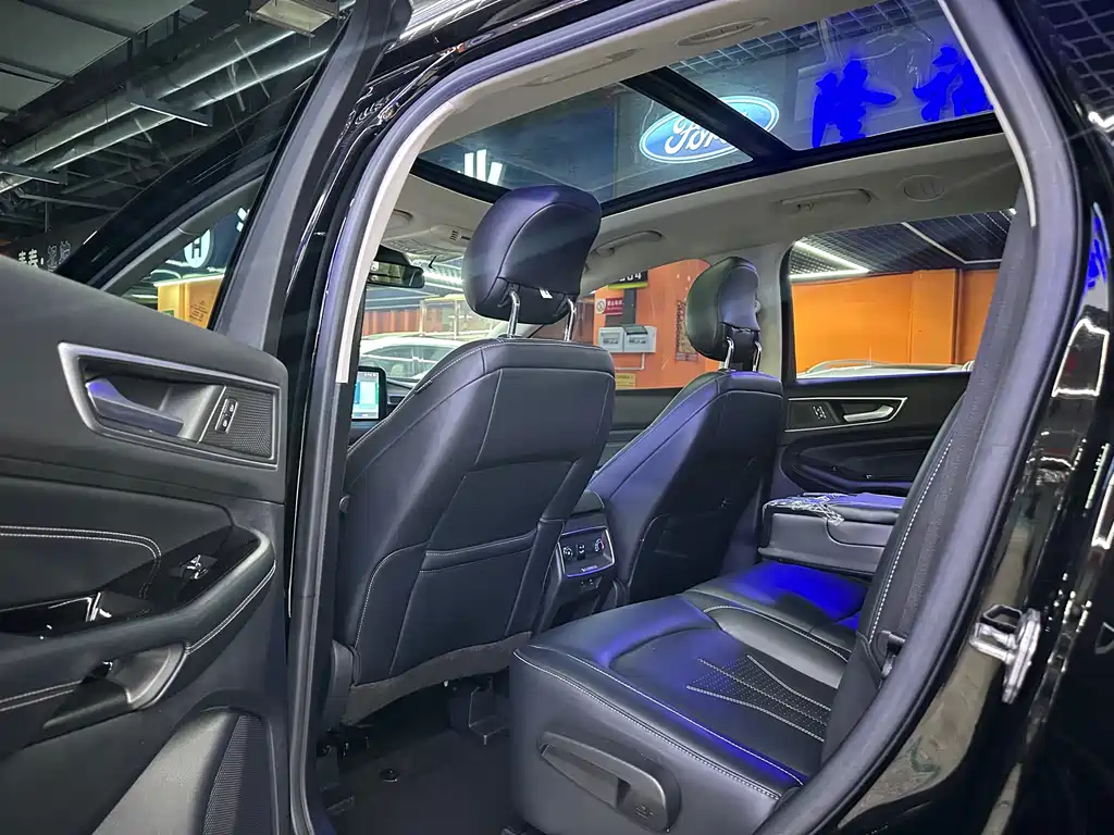 Edge PLUS EcoBoost 245 2 WD Grand Sharp 7-seat