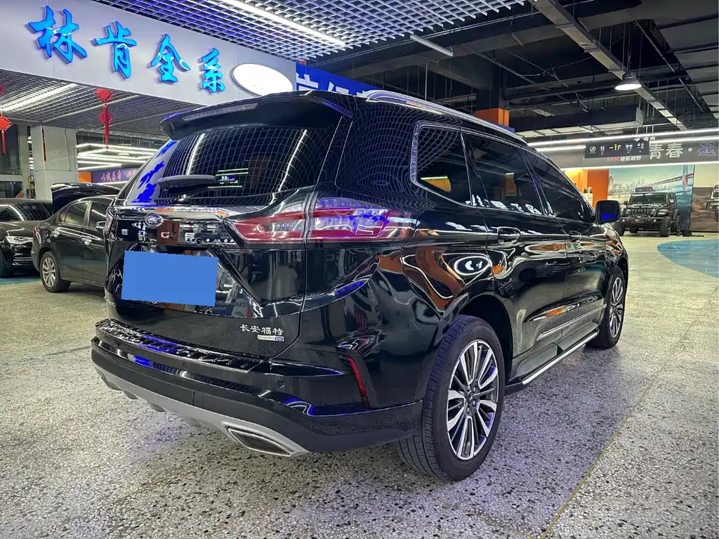 Edge PLUS EcoBoost 245 2 WD Grand Sharp 7-seat