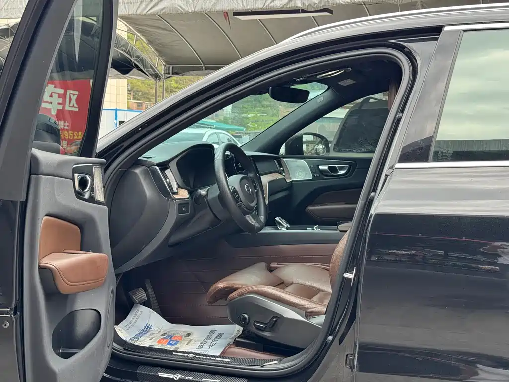 Volvo XC60 B5 4 WD Smart Ease Luxury
