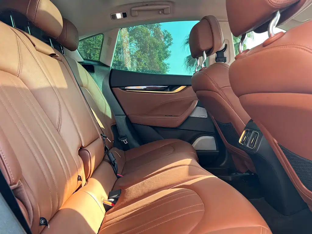 Levante 3.0 T Standard