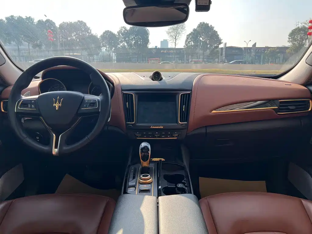 Levante 3.0 T Standard