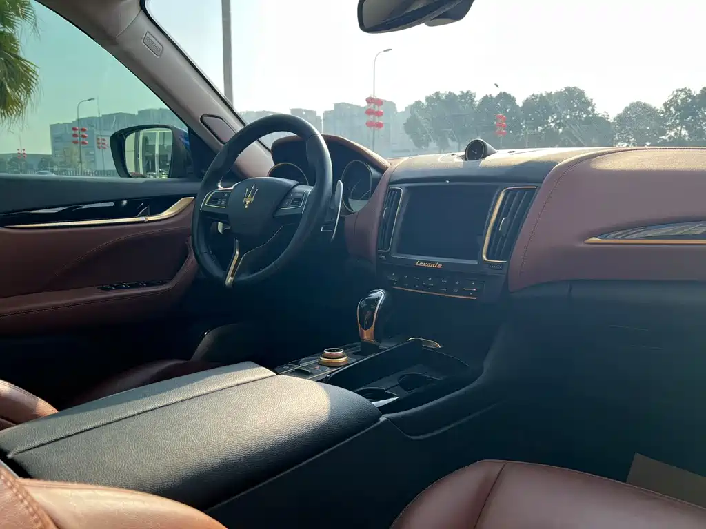 Levante 3.0 T Standard