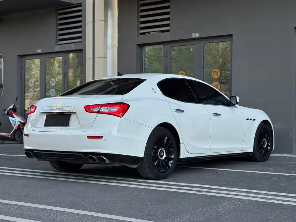 Ghibli 3.0 T Standard