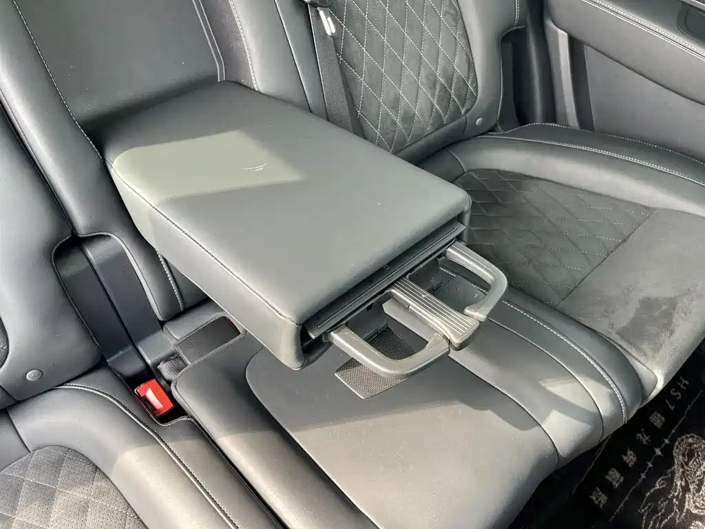 Hongqi HS7 3.0 T Auto 4 WD Connected Flagship